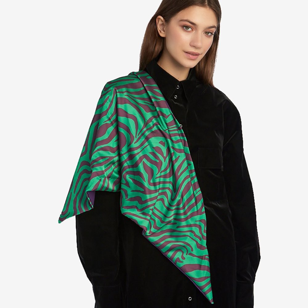 UNU Silk like Triangle Scarf Green Shawl NWT